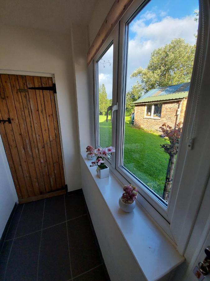 Saughall Mill Farm Cottage Честер Экстерьер фото