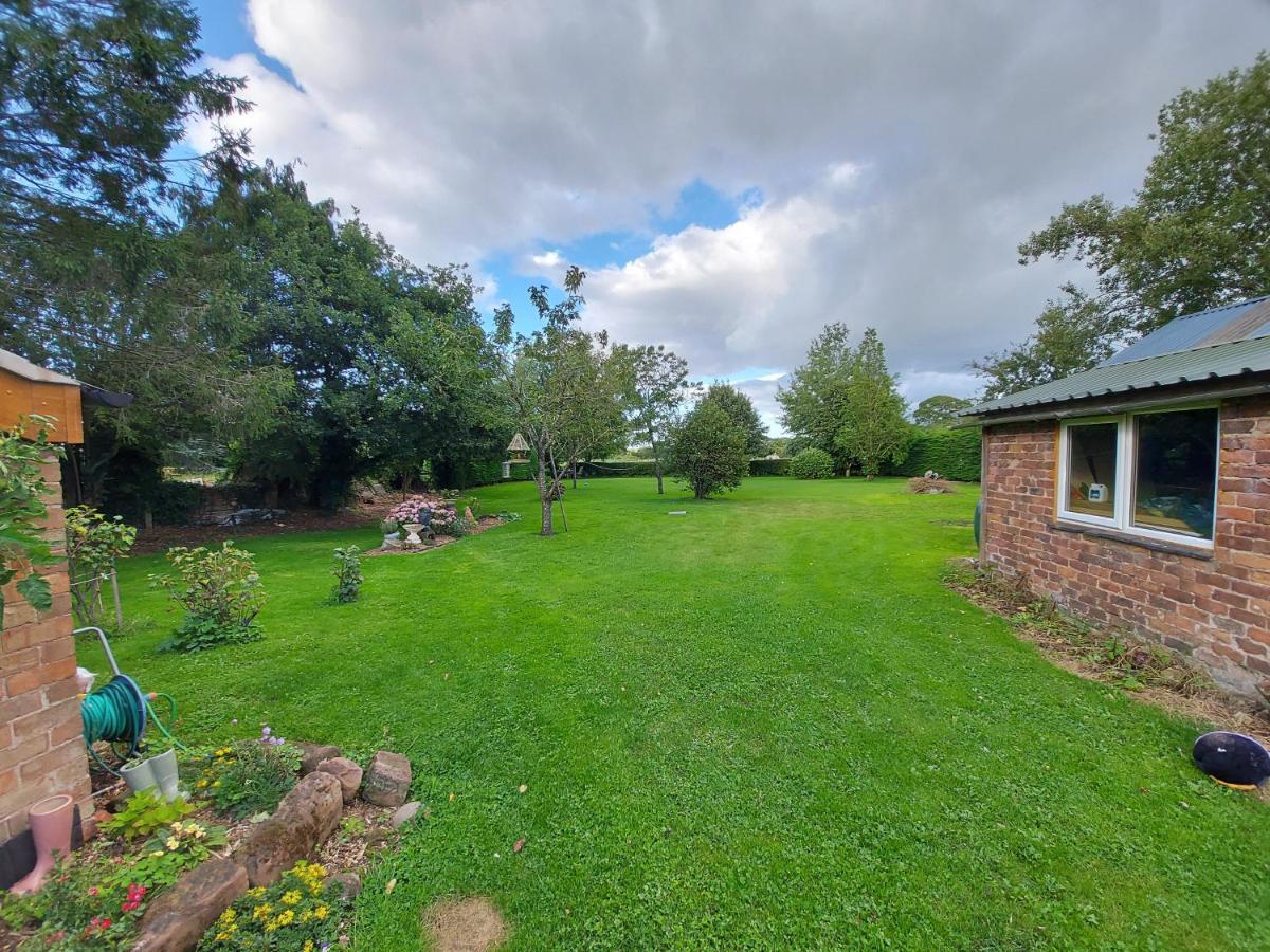 Saughall Mill Farm Cottage Честер Экстерьер фото